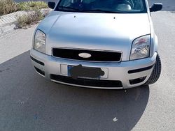 Usata 2004 Ford Fusion Tre volumi | 2300 € (Buon prezzo)