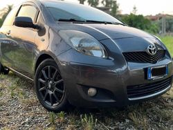 Grigio Usata 2010 Toyota Yaris Due volumi | 3500 € (Buon prezzo)