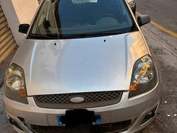 Grigio Usata 2006 Ford Fiesta Tre volumi | 1400 € (Ottimo prezzo)
