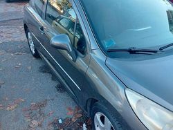 Grigio Usata 2010 Peugeot 207 Tre volumi | 700 € (Super prezzo)