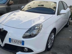 Bianco Usata 2016 Alfa Romeo Giulietta Exclusive Tre volumi | 6500 € (Molto cara)