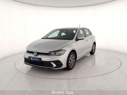 Grigio metallizzato Usata 2023 VW Polo Life Tre volumi | 17.300 € (Buon prezzo)
