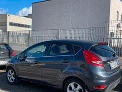 Grigio Usata 2011 Ford Fiesta Titanium Due volumi | 4200 € (Buon prezzo)