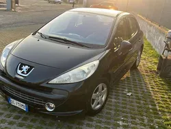 Usata 2006 Peugeot 207 Tre volumi | 3000 € (Buon prezzo)