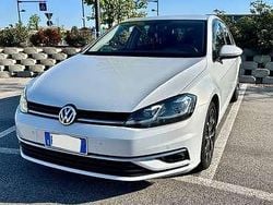 Usata 2017 VW Golf Sportsvan Comfortline Monovolume | 16.000 € (Molto cara)