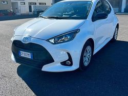 Bianco Usata 2023 Toyota Yaris Tre volumi | 13.399 €