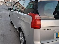 Grigio Usata 2010 Peugeot 5008 Tre volumi | 2450 €
