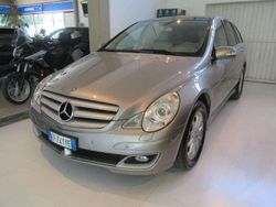 Oro metallizzato Usata 2006 Mercedes R320 Monovolume | 12.000 € (Molto cara)