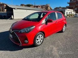 Rosso Usata 2015 Toyota Yaris Active Tre volumi | 8500 € (Ottimo prezzo)
