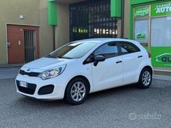 Bianco Usata 2013 Kia Rio Tre volumi | 5000 € (Buon prezzo)
