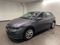 Grigio Usata 2022 VW Polo Style Tre volumi | 19.200 € (Molto cara)