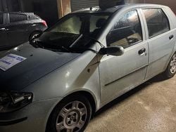 Grigio Usata 2004 Fiat Punto Tre volumi | 1500 € (Buon prezzo)