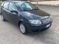 Grigio Usata 2009 Fiat Punto Active Tre volumi | 3400 € (Buon prezzo)