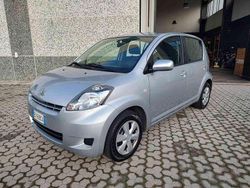 Argento Usata 2011 Daihatsu Sirion Due volumi | 3950 € (Buon prezzo)