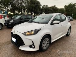 Bianco Usata 2023 Toyota Yaris Trend Tre volumi | 15.300 € (Buon prezzo)