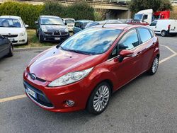 Rosso Usata 2009 Ford Fiesta Titanium Tre volumi | 4300 € (Buon prezzo)