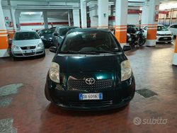 Verde Usata 2005 Toyota Yaris Sol Tre volumi | 2500 € (Buon prezzo)