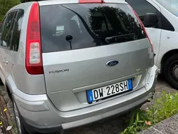 Usata 2009 Ford Fusion Due volumi | 3000 € (Buon prezzo)