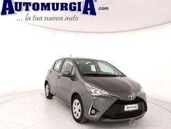 Grigio Usata 2018 Toyota Yaris Active Tre volumi | 10.490 € (Buon prezzo)