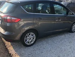 Usata 2015 Ford C-MAX Titanium Monovolume | 4000 €