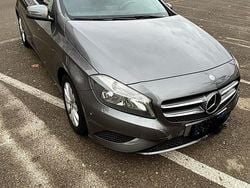 Grigio Usata 2015 Mercedes A180 Tre volumi | 10.000 € (Ottimo prezzo)
