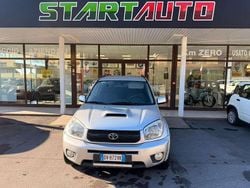 Grigio Usata 2005 Toyota RAV4 Station wagon | 6900 € (Cara)