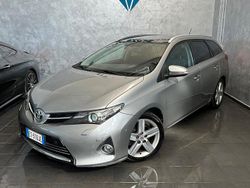 Argento Usata 2013 Toyota Auris Lounge Tre volumi | 7900 € (Buon prezzo)