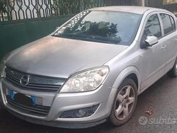 Grigio Usata 2008 Opel Astra Tre volumi | 700 € (Ottimo prezzo)