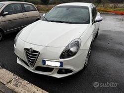 Bianco Usata 2012 Alfa Romeo Giulietta Due volumi | 5000 € (Buon prezzo)