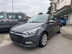 Grigio Usata 2016 Hyundai i20 GO! Tre volumi | 8950 € (Ottimo prezzo)