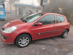 Usata 2005 Renault Clio II Tre volumi | 2400 €