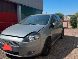 Grigio Usata 2006 Fiat Grande Punto Due volumi | 2500 € (Buon prezzo)
