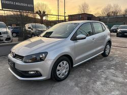 Grigio Usata 2015 VW Polo Comfortline Tre volumi | 7900 € (Buon prezzo)