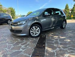 Grigio Usata 2011 VW Golf VI Highline Tre volumi | 5900 € (Buon prezzo)