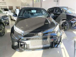 Nero Nuova 2024 Toyota Yaris Tre volumi | 55.200 € (Buon prezzo)