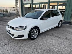 Bianco Usata 2016 VW Golf VII Highline Tre volumi | 13.000 € (Buon prezzo)
