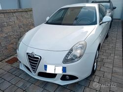 Usata 2011 Alfa Romeo Giulietta Tre volumi | 3500 € (Super prezzo)