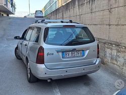 Usata 2001 Ford Focus Station wagon | 1500 € (Molto cara)