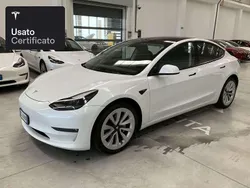 Pearl white multicoat Usata 2021 Tesla Model 3 Long Range Tre volumi | 28.900 € (Buon prezzo)