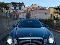 Grigio Usata 2008 Mercedes E220 Station wagon | 6500 € (Molto cara)