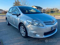 Usata 2010 Toyota Auris Tre volumi | 4500 €