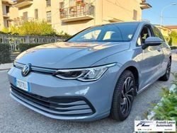 Grigio Usata 2023 VW Golf VIII Life Tre volumi | 27.999 € (Cara)