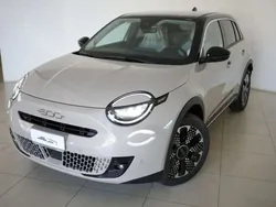Sabbia + tetto nero Nuova 2025 Fiat 600 La Prima SUV | 25.490 €