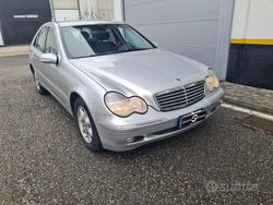 Grigio Usata 2002 Mercedes C220 Elegance Tre volumi | 2500 € (Buon prezzo)