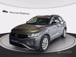 Grigio indyum/tetto nero Usata 2022 VW T-Roc Life SUV | 22.800 € (Buon prezzo)