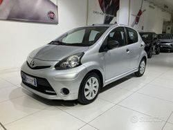 Grigio Usata 2012 Toyota Aygo Active Due volumi | 4900 € (Buon prezzo)