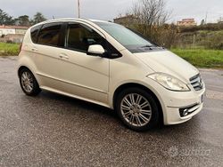 Bianco Usata 2010 Mercedes A160 Tre volumi | 1400 €