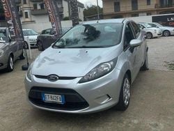Grigio Usata 2013 Ford Fiesta Titanium Tre volumi | 4600 € (Buon prezzo)