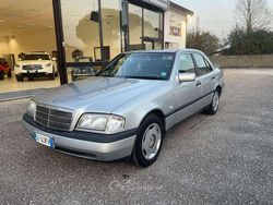 Argento Usata 1997 Mercedes C200 Classic Tre volumi | 2800 € (Buon prezzo)