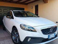Bianco Usata 2016 Volvo V40 CC Momentum Station wagon | 11.900 € (Buon prezzo)